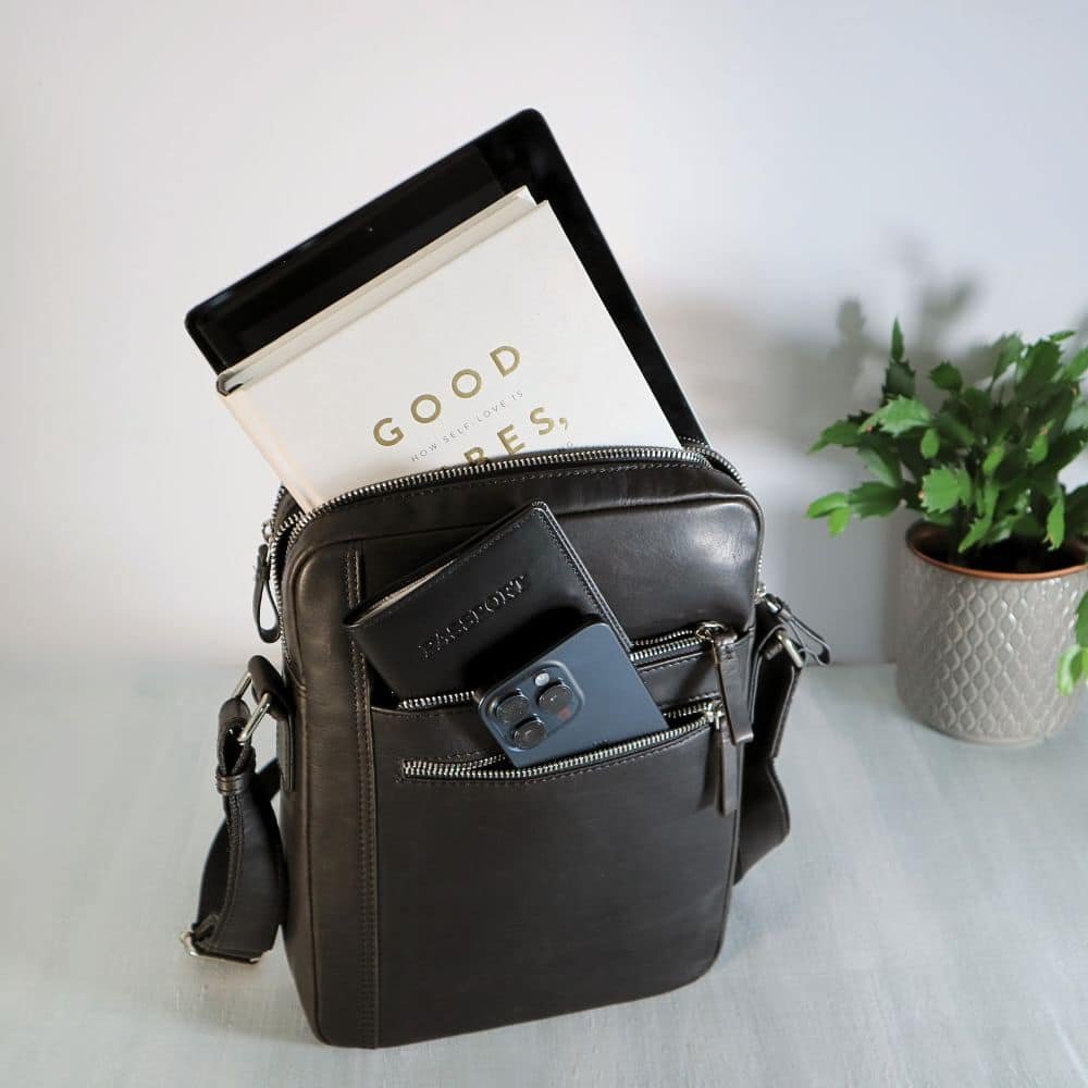 1652BLK Leather Bag For Tablet (7)