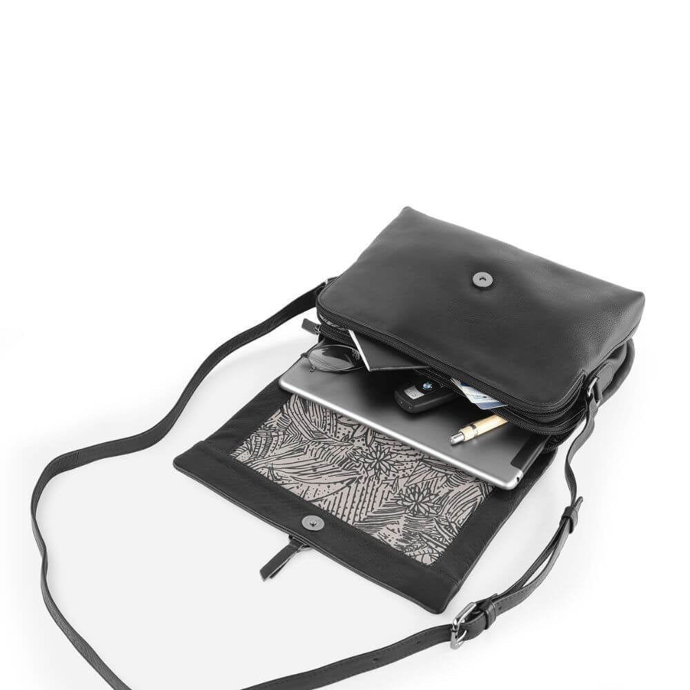 Black-Leather-Crossbody-Bag-with-buckle-Hudson-5650-5.jpg