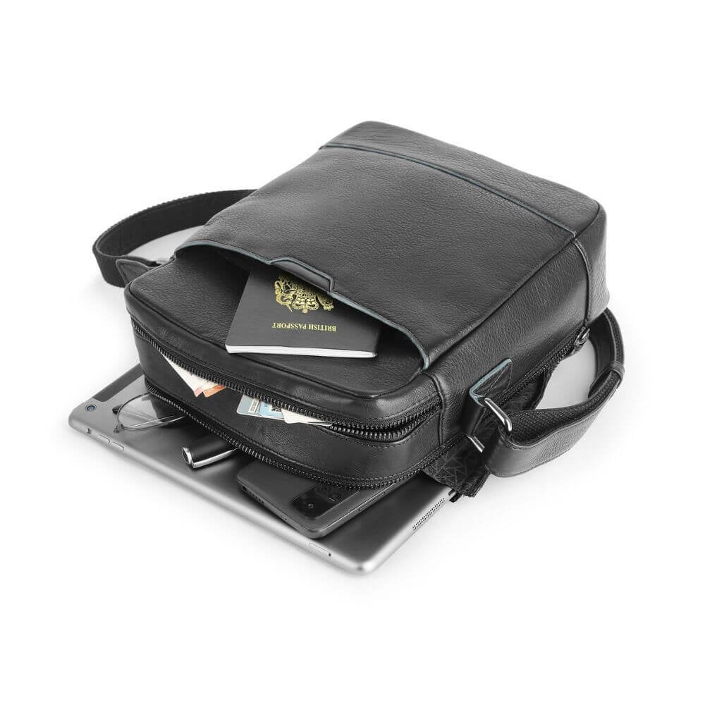 Black-Leather-Messenger-Bag-Zip-Top-Hudson-5520.jpg