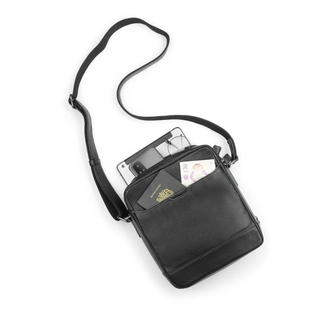 Black-Leather-Messenger-Bag-Zip-Top-Hudson-5520-6.jpg