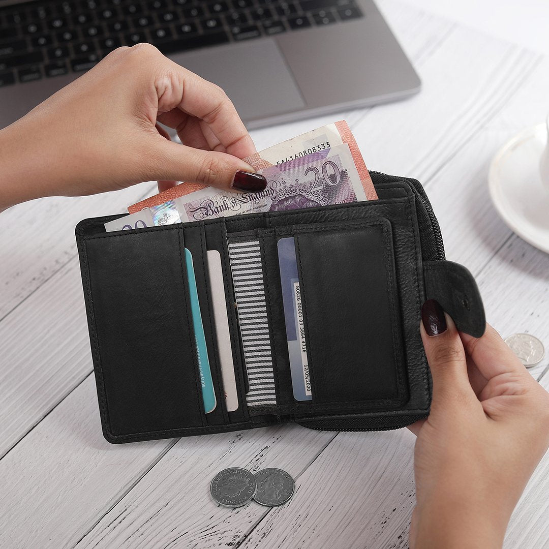 Black Leather Purse With Zip Columbia 1811 -10