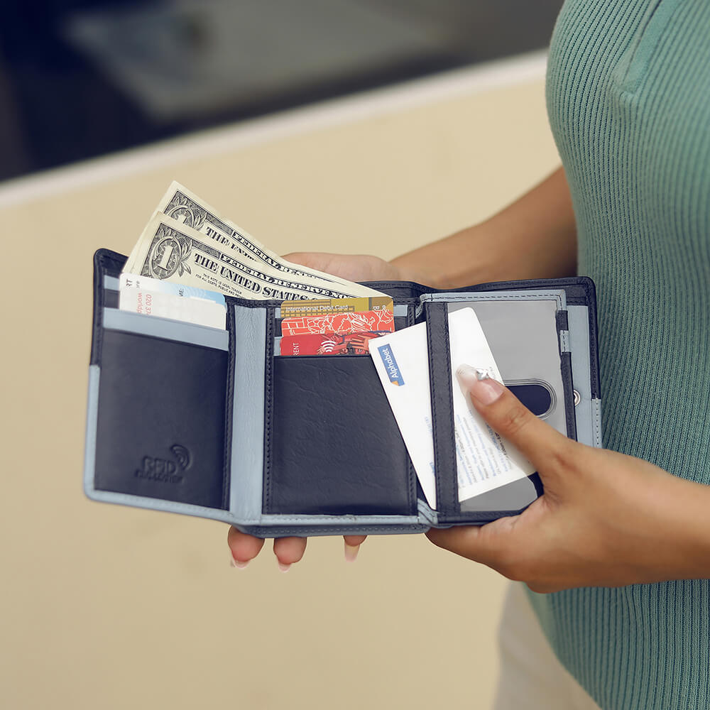 Clara Small Trifold Purse