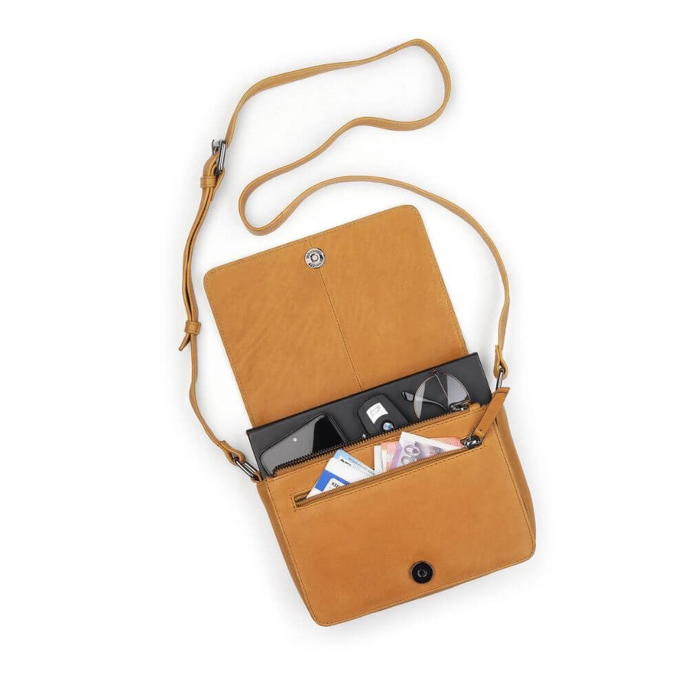 Cognac-Leather-Shoulder-Bag-Hudson-5640-3.jpg