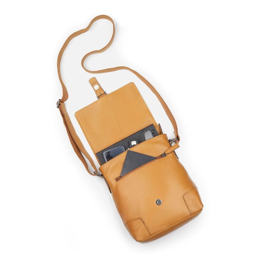 Cognac-Waxy-Leather-Buckle-Messenger-Bag-Chester-3314-3.jpg