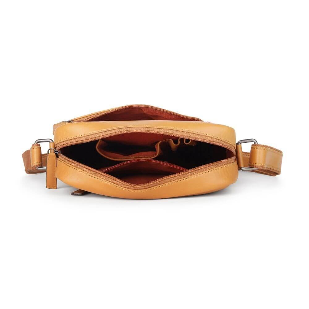 Cognac-Waxy-Leather-Flight-Bag-Chester-3315-5.jpg