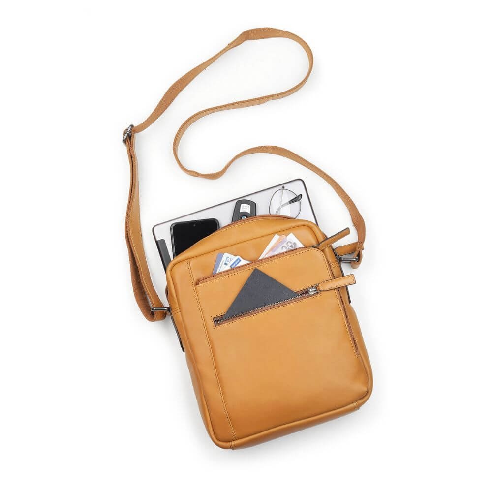 Cognac-Waxy-Leather-Flight-Bag-Chester-3315.jpg