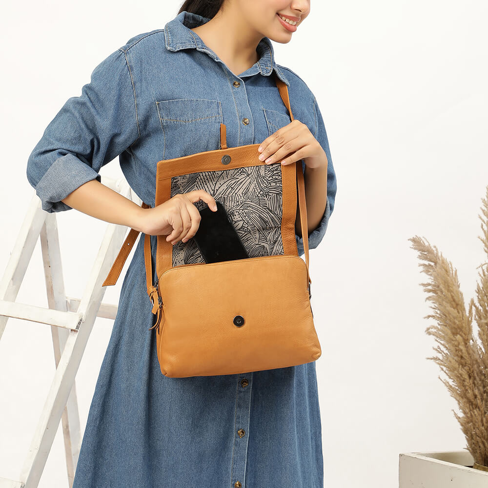 Leather Crossbody Bag with Buckle Detail Reese Hudson