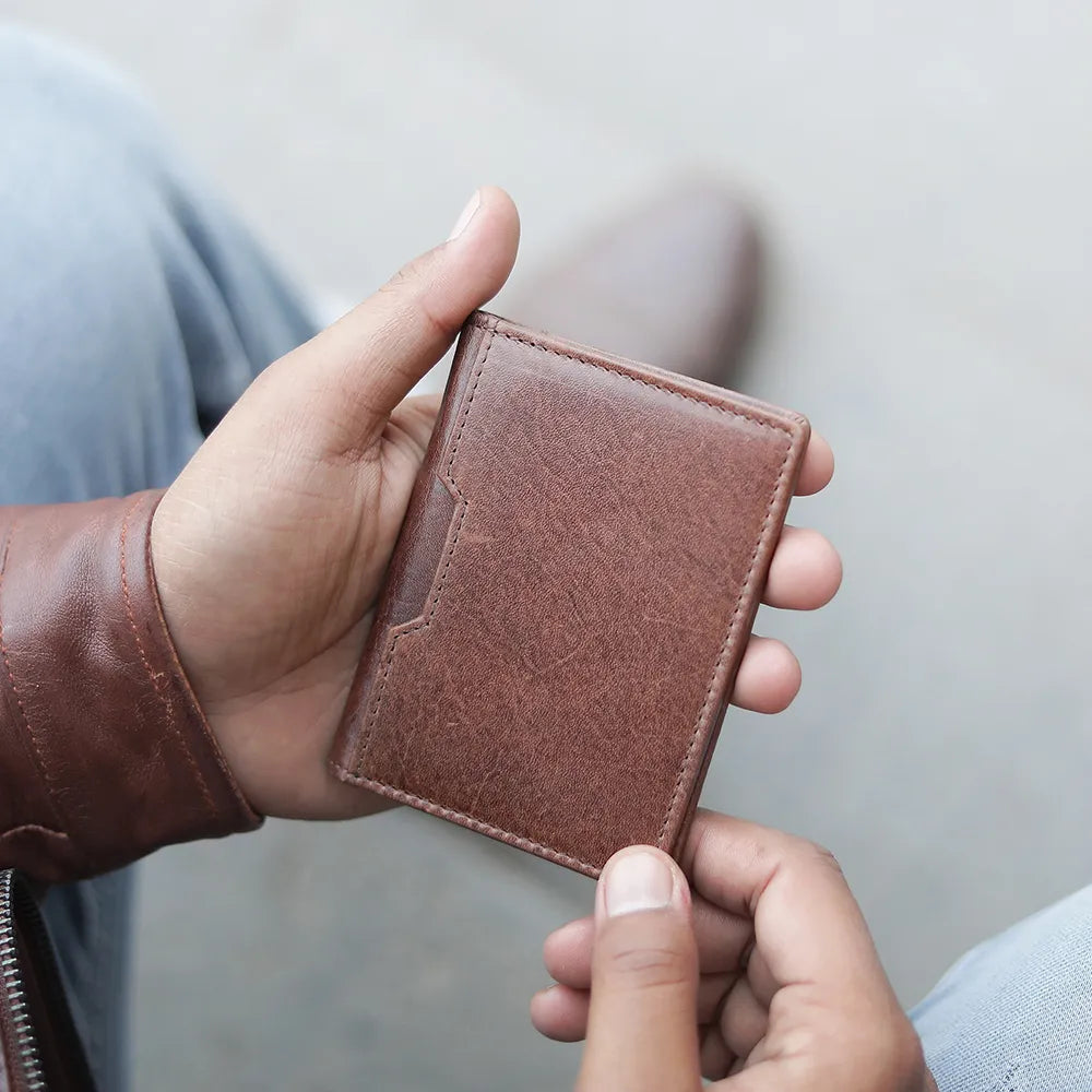 Leather Credit Cardholder &#8211; Diego Alperto Brown 01