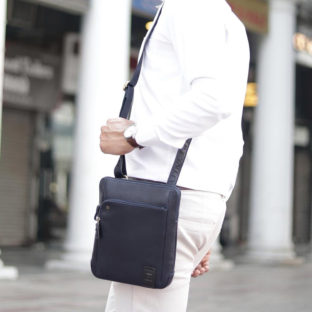 Medium Leather Messenger Bag &#8211; Tuscan 7353 Navy (2)