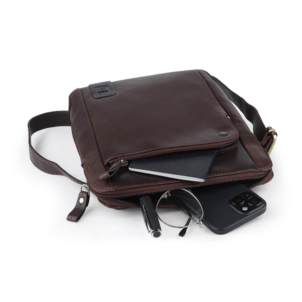 Medium Leather Messenger Bag - Matteo Tuscan