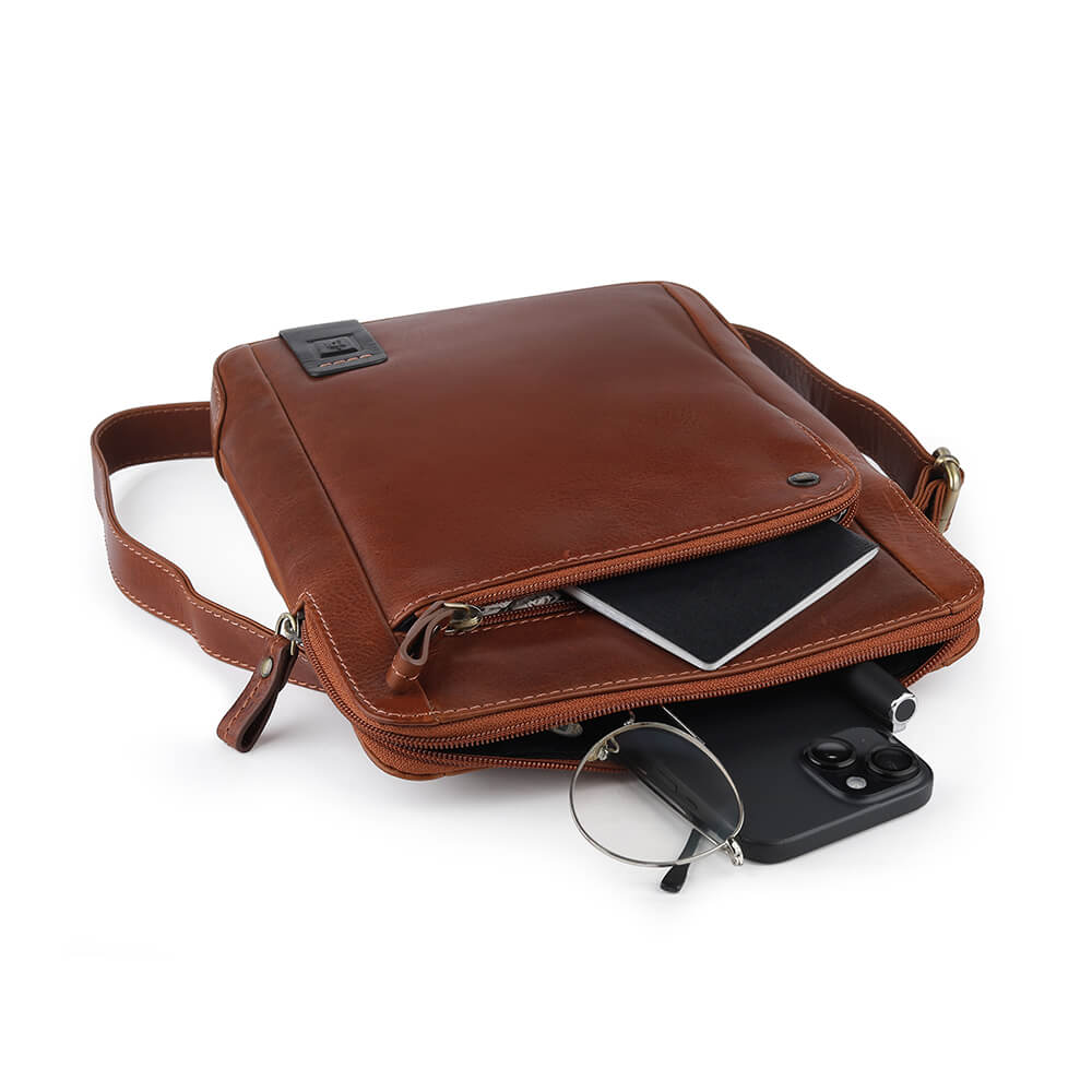Medium Leather Messenger Bag - Matteo Tuscan