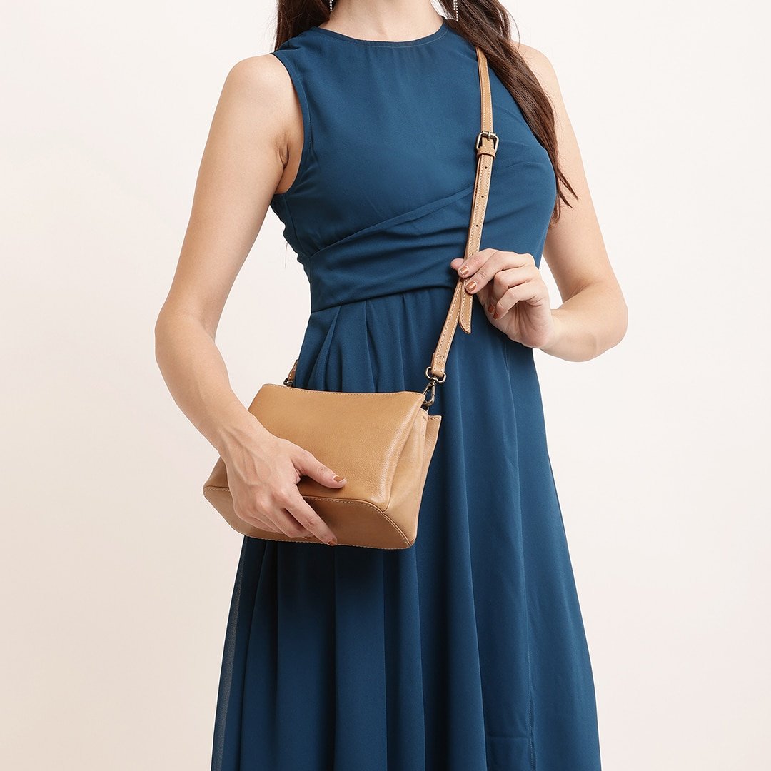 Sand-Washed-Cancun-Shoulder-Bag-Maria-–-1204-08.jpg