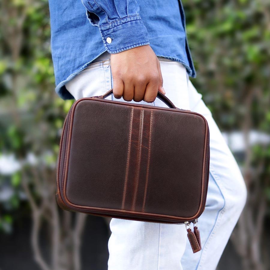 Savanah Leather Wash Bag carry